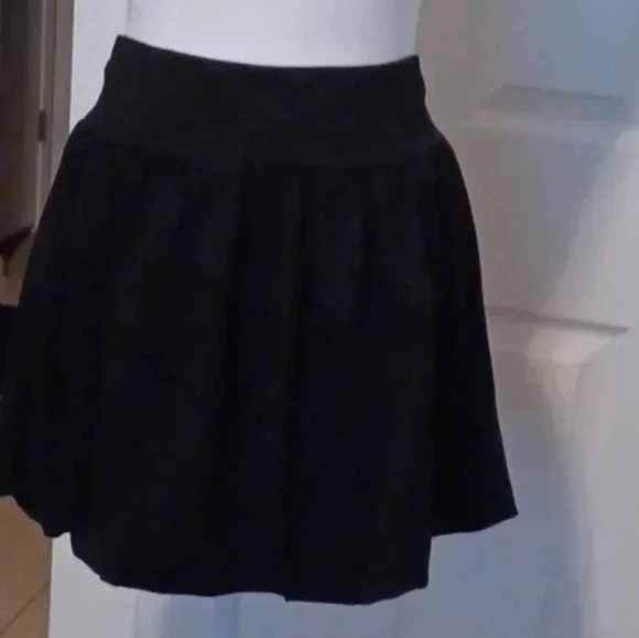 💙🐾Black skirt with valance hem🎉 - Picture 11 of 11